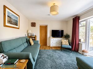 Sitting room- click for photo gallery